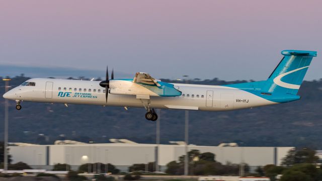 de Havilland Dash 8-400 (VH-IYJ)