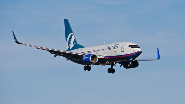 Boeing 737-700 (N316AT) - TRS9342 from KATL on final to Rwy 16R on 11/21/13. The aircraft will be refurbished and painted in SWA livery at ATS. Registration will be #N7742B. (LN:2190 cn 33928).