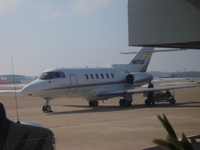 Hawker 800 (N872QS) - Netjets Hawker on the Signature ramp at DAL.