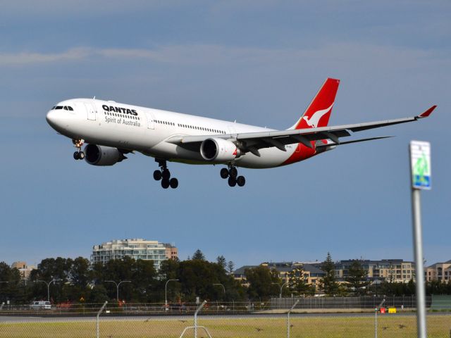 Airbus A330-300 (VH-QPJ) - On short finals for runway 05. Thursday 12th July 2012.