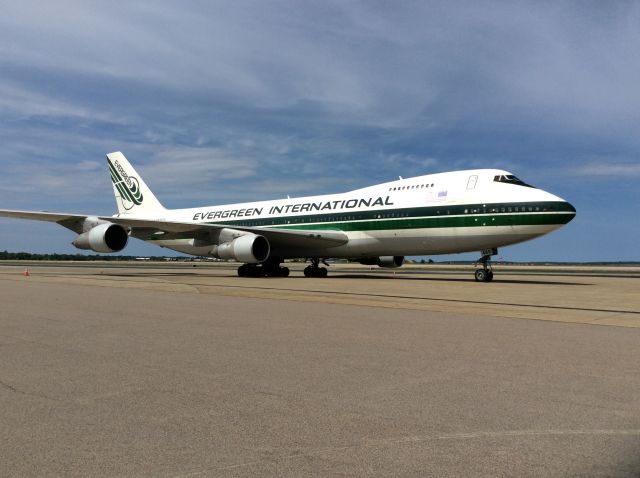 Boeing 747-200 (N485EV)