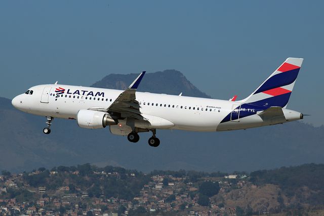 Airbus A320 (PR-TYL)