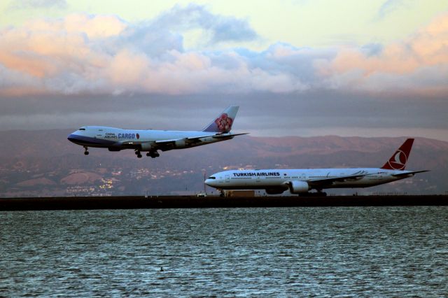 Boeing 777-200 (TC-JJU)