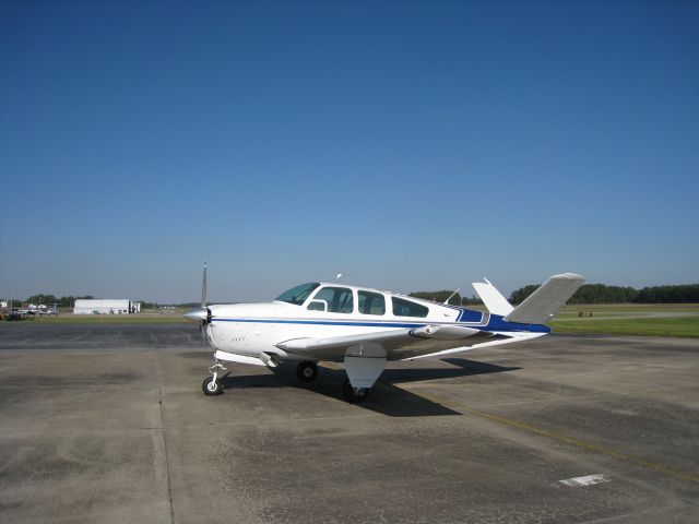 Beechcraft 35 Bonanza (N322D)