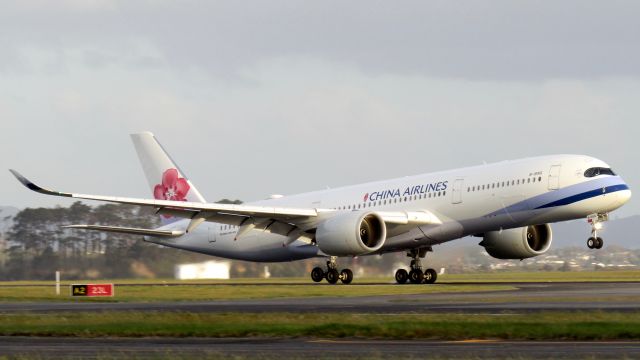 Airbus A350-900 (B-18916) - A beautiful touchdown at AKL.