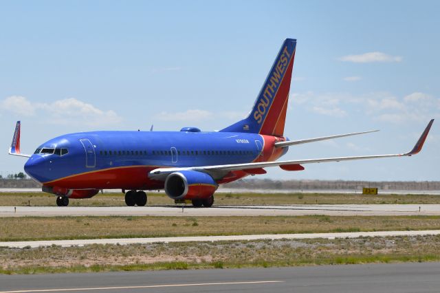 Boeing 737-700 (N786SW)