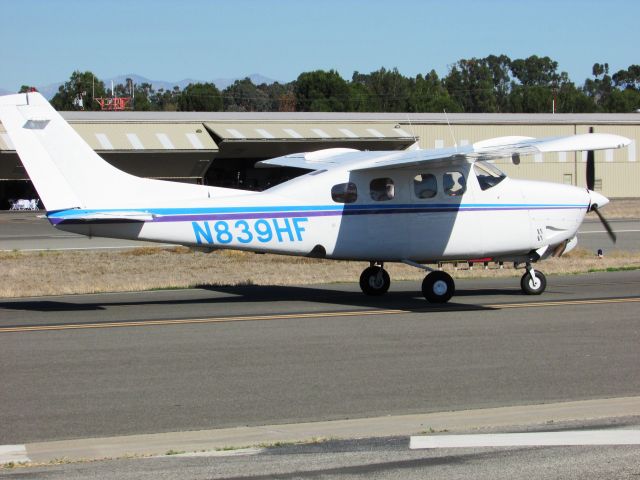 Cessna Centurion (N839HF) - Taxiing to parking