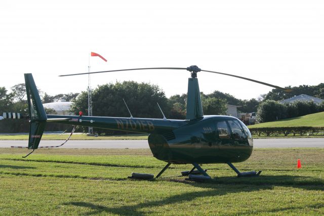 Robinson R-44 (N701EB)