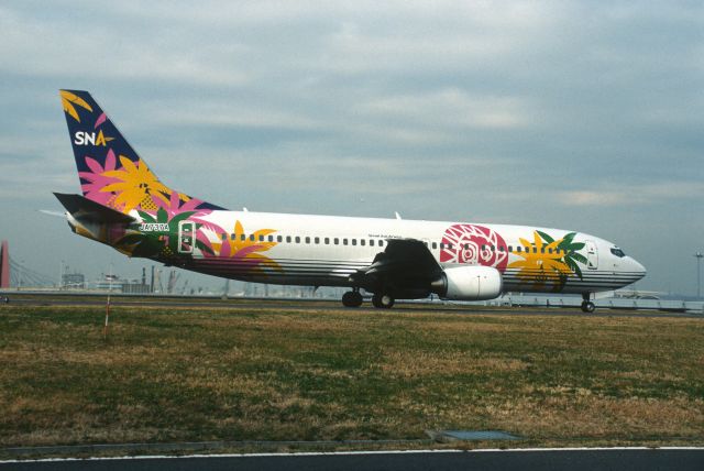 BOEING 737-400 (JA737A) - Taxing at Tokyo-Haneda Intl Airport on 2002/12/14