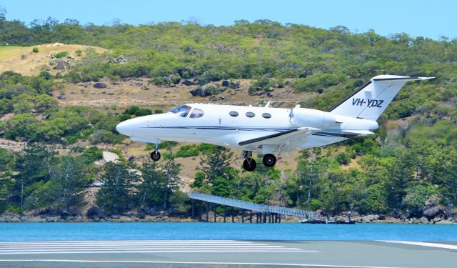 Cessna Citation Mustang (VH-YDZ) - Landing RWY14 Hamilton Island.