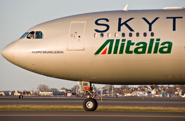 Airbus A330-200 (EI-DIR) - Welcome to Boston Captain ! EI-DIR Alitalia special Sky Team livery