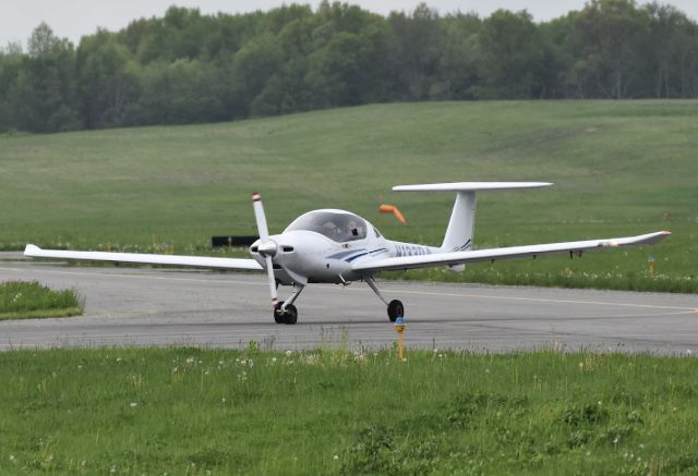 Diamond DA-20 (N133DA) - N133DA Taxing in to the ramp at Orange County Airport in NY