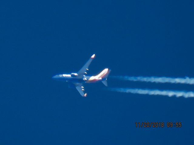 Boeing 737-700 (N7718B)