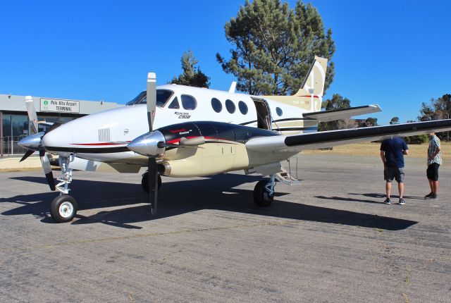 Beechcraft King Air 90 (N8096U)