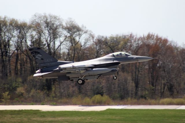 Lockheed F-16 Fighting Falcon (AFR88474) - Sioux Falls South Dakota Lobos at Volk.