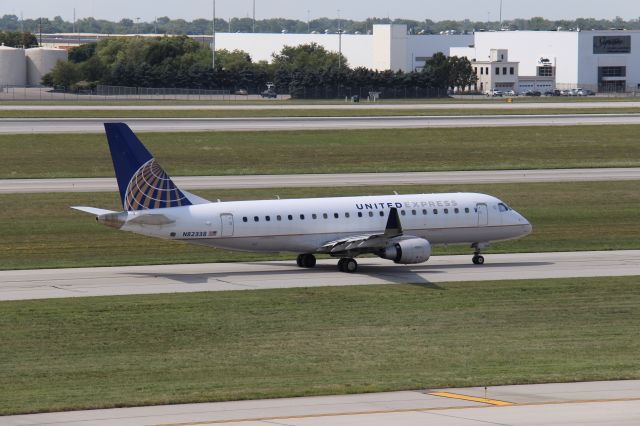 Embraer 175 (N82338)