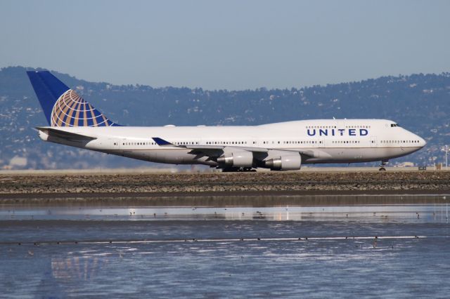 Boeing 747-400 (N199UA)