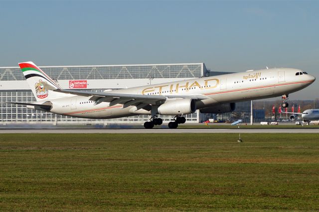 Airbus A330-300 (A6-AFE)