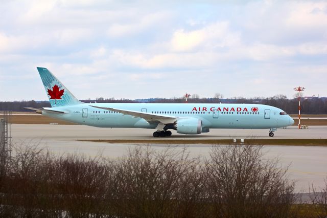Boeing 787-9 Dreamliner (C-FRSI)
