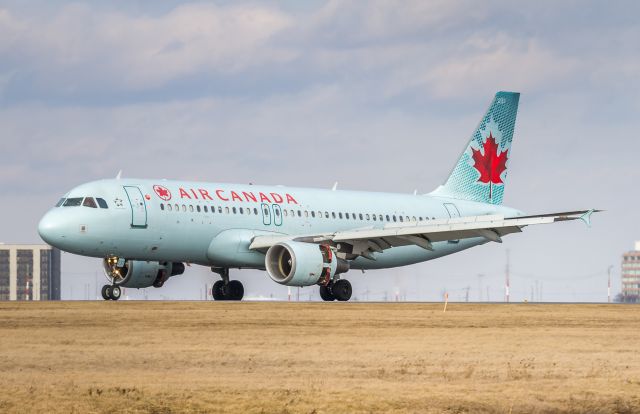 Airbus A320 (C-GKOE)