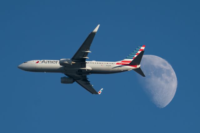Boeing 737-800 (N940NN)