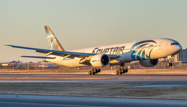 BOEING 777-300ER (SU-GDL) - MSR995 touches down on runway 33L in some nice morning light