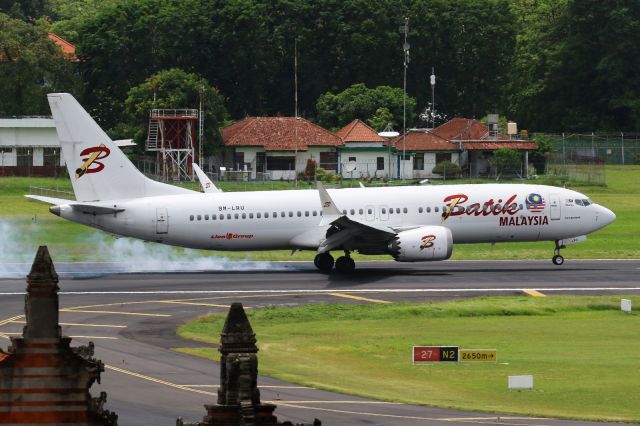 Boeing 737 MAX 8 (9M-LRU)