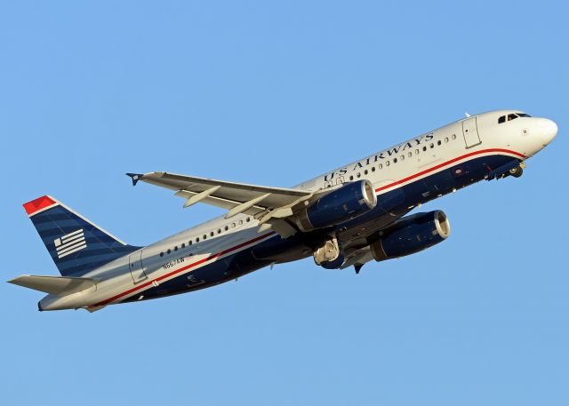 Airbus A320 (N667AW)