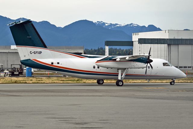 de Havilland Dash 8-200 (C-GYUP)