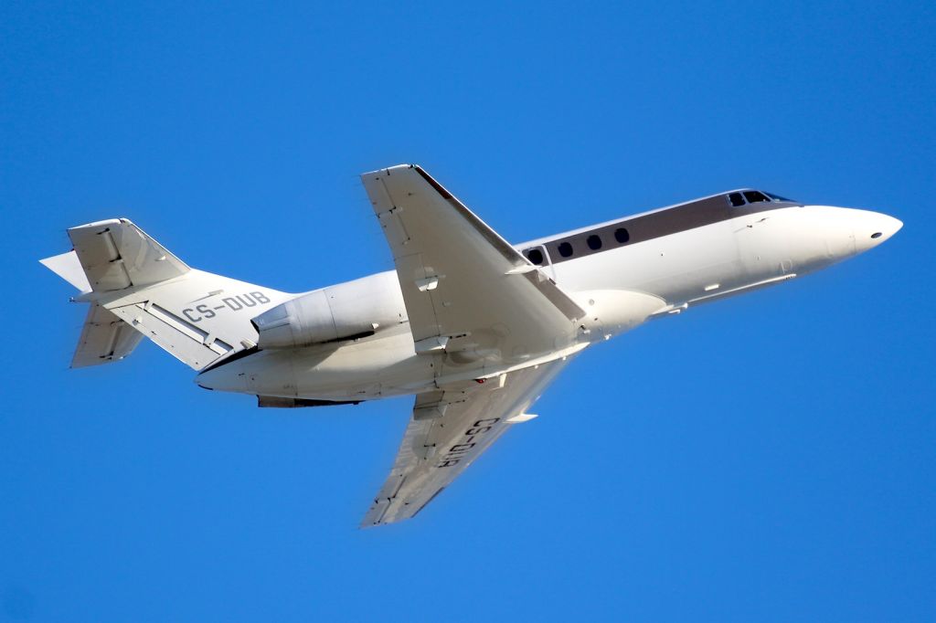 Hawker 800 (CS-DUB)