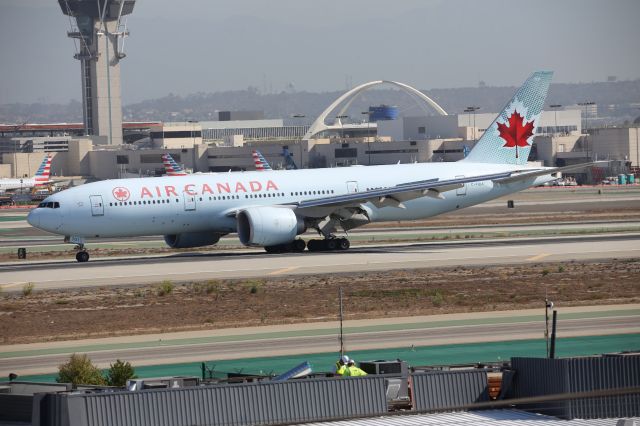 BOEING 777-200LR (C-FIUA)