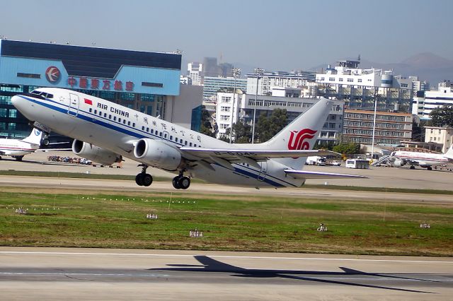 Boeing 737-700 (B-6045)