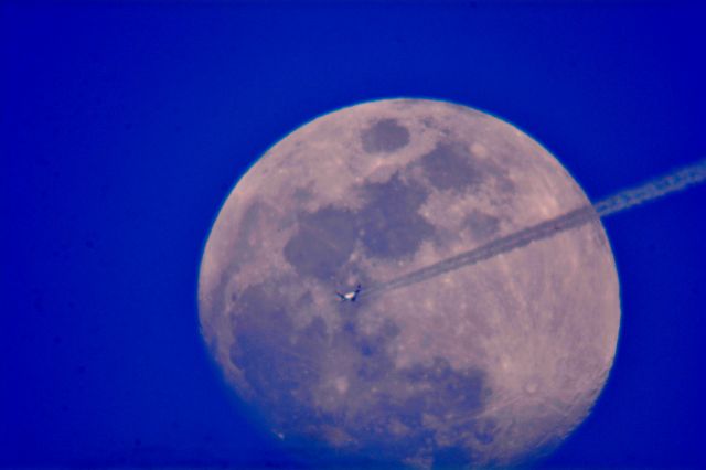 Airbus A300F4-600 (N652FE) - FedEx 936 Memphis TN to Rochester, NY south of Cleveland at 33,000 ft. passing moon 04.08.17