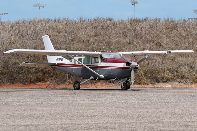 Cessna T207 Turbo Stationair 8 (VH-UBT)