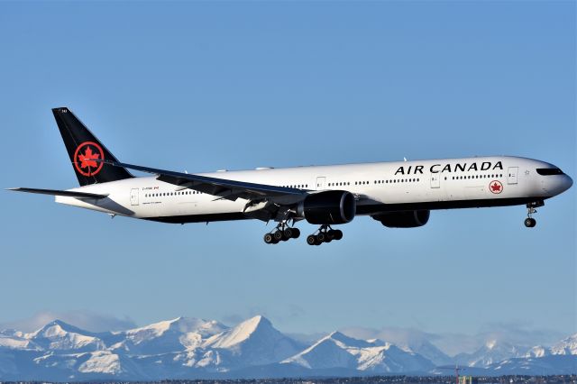 BOEING 777-300ER (C-FIVW) - Air Canada Boeing 777-333(ER) arriving at YYC on Jan 25.