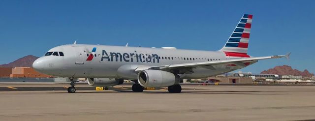 Airbus A320 (N652AW) - Phoenix Sky Harbor International Airport taxiway charlie