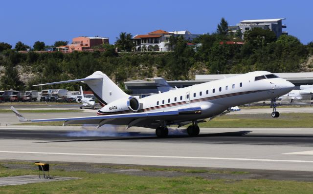 Bombardier Global 5000 (N114QS)