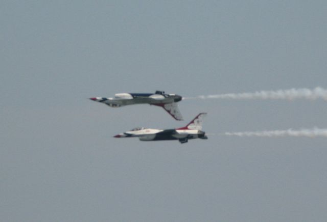 Lockheed F-16 Fighting Falcon — - At Thunder Over The Boardwalk Air Show at Atlantic City, 2009.    Thunderbirds