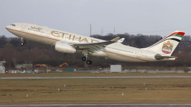 BOEING 777-300ER (A6-EYN)