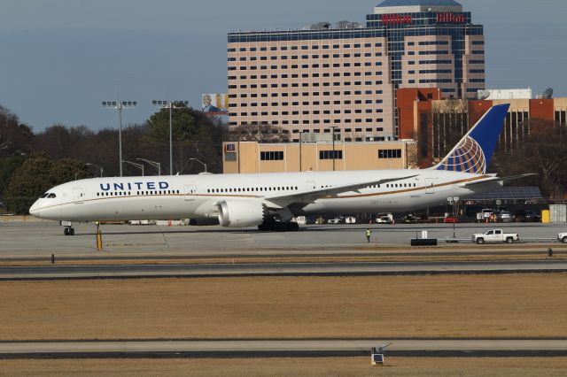BOEING 787-10 Dreamliner (N12004)