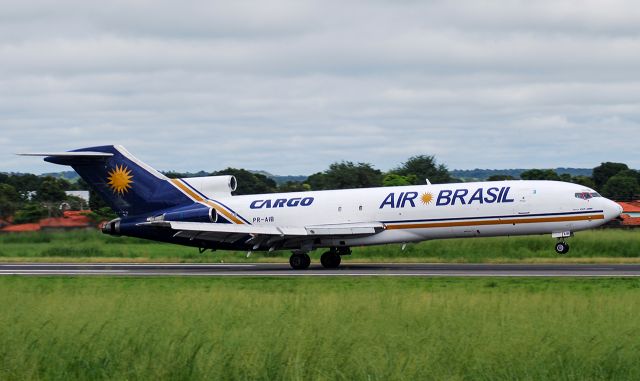 BOEING 727-200 (PR-AIB) - PR-AIB | Boeing 727-227(Adv)(F) Air Brasil Cargo  decolando do Aeroporto de Teresina - PI
