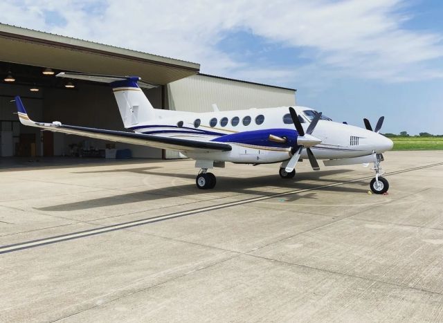 Beechcraft Super King Air 200 (C-GHBM)