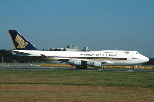 Boeing 747-400 (9V-SPJ) - Departure at Narita Intl Airport Rwy16R on 2002/10/28