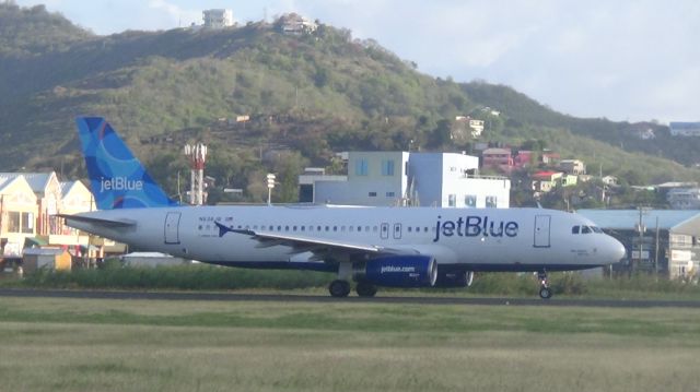 Airbus A320 (N638JB)