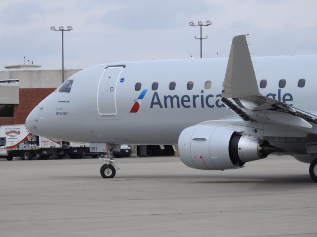 Embraer 170/175 (N291NN)