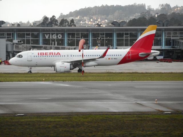 Airbus A320neo (EC-MXU) - EC-MXU "Patrulla Aguila" landed at LEVX from LEMD, on 29-12-2020