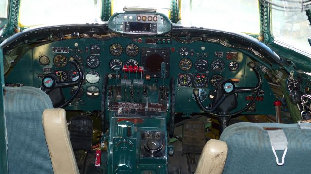 N6937C — - Cockpit of Constellation.