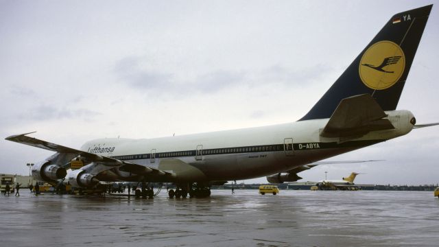 BOEING 747-100 (D-ABYA) - Lufthansas first 747-130 in May 1970 at Düsseldorf (EDDL)