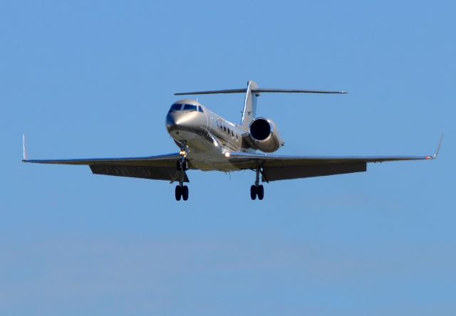 Gulfstream Aerospace Gulfstream IV (N721BS) - 11/08/2013br /Landing 27