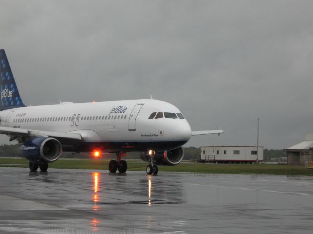 Airbus A320 — - jetBlue A320